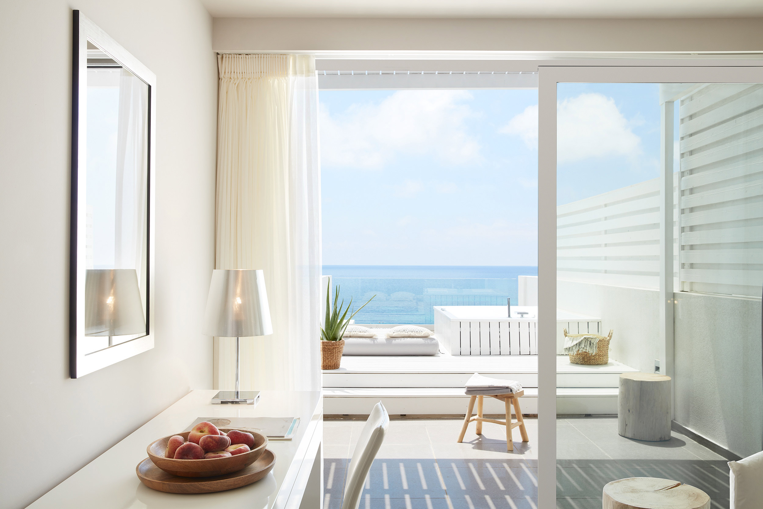 Lichnos Beach, room with jacuzzi at veranda