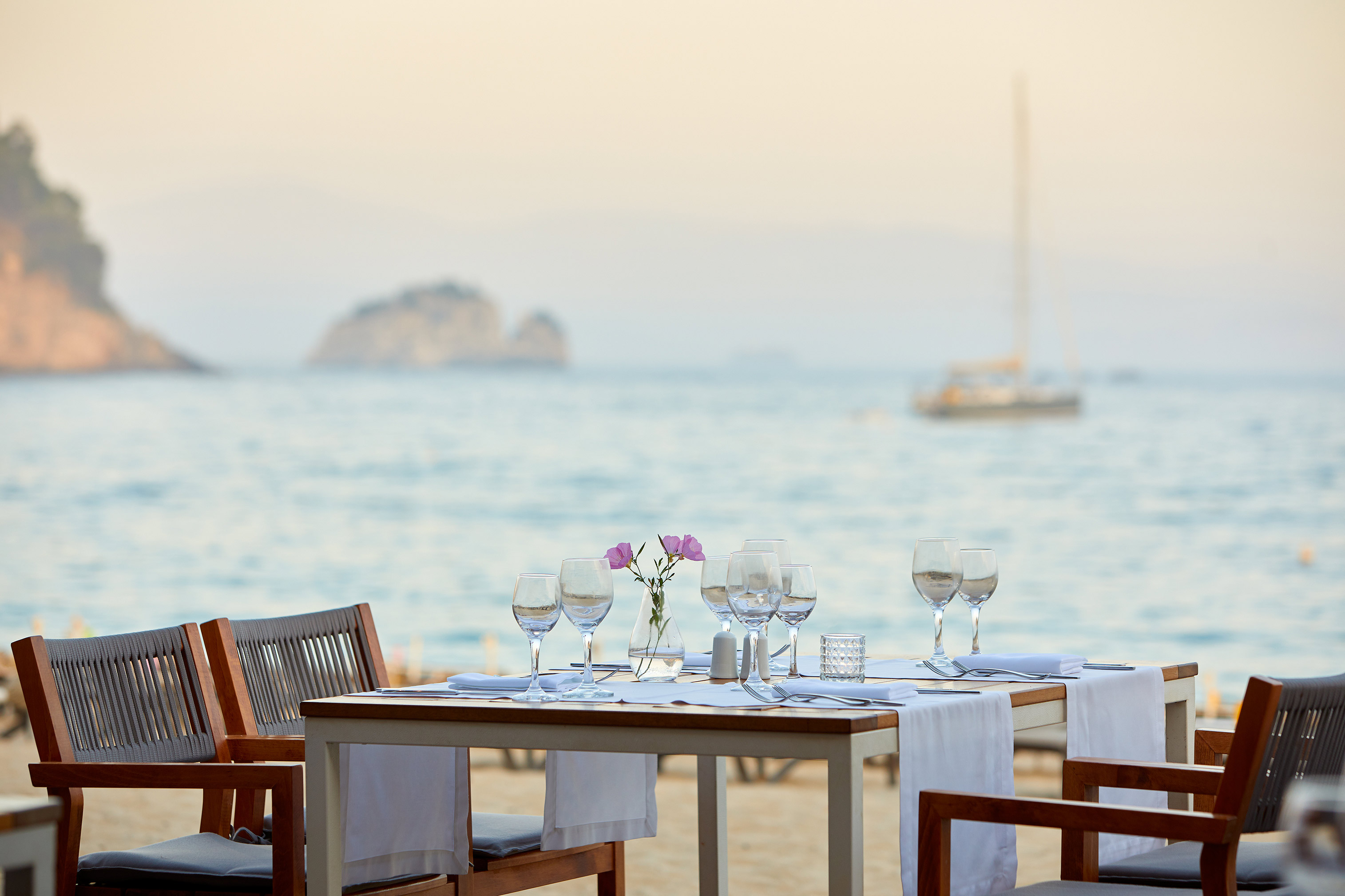 Parga Beach restaurant, late afternoon with sailingboat