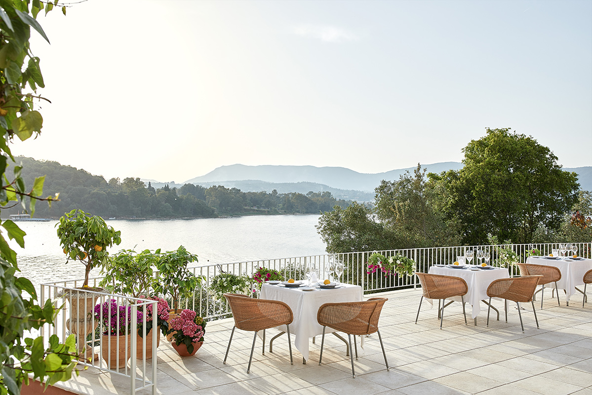 Grecotel Eva Palace Restaurant veranda 
