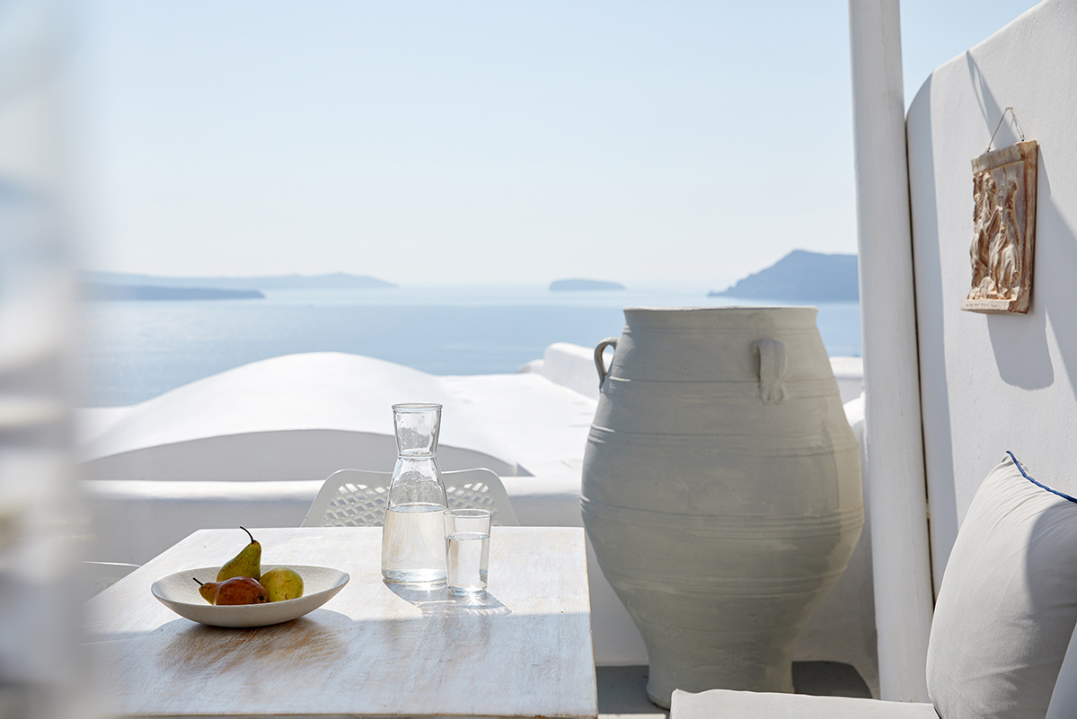 La Perla Santorini, Greece, plate with pears, amphora