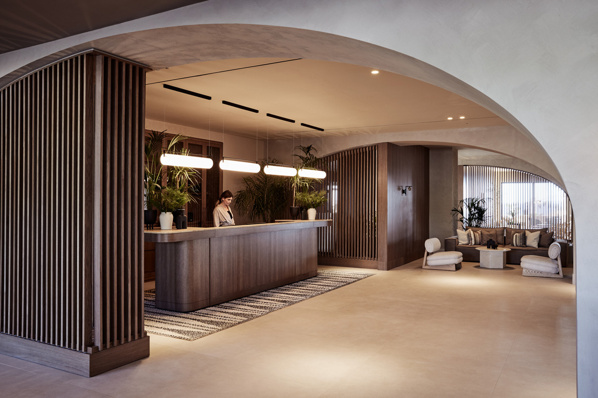 Elissa Rhodes, Reception with receptionist