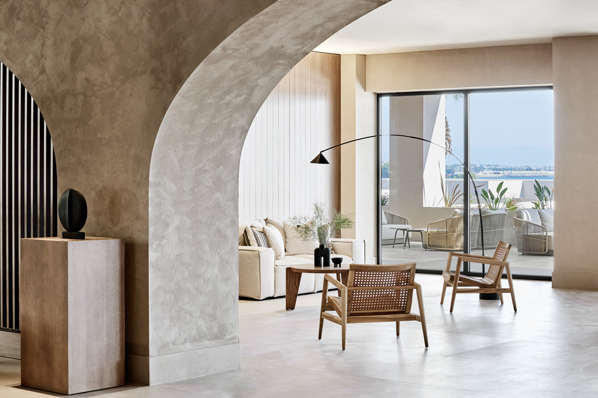 Elissa Rhodes,Lobby