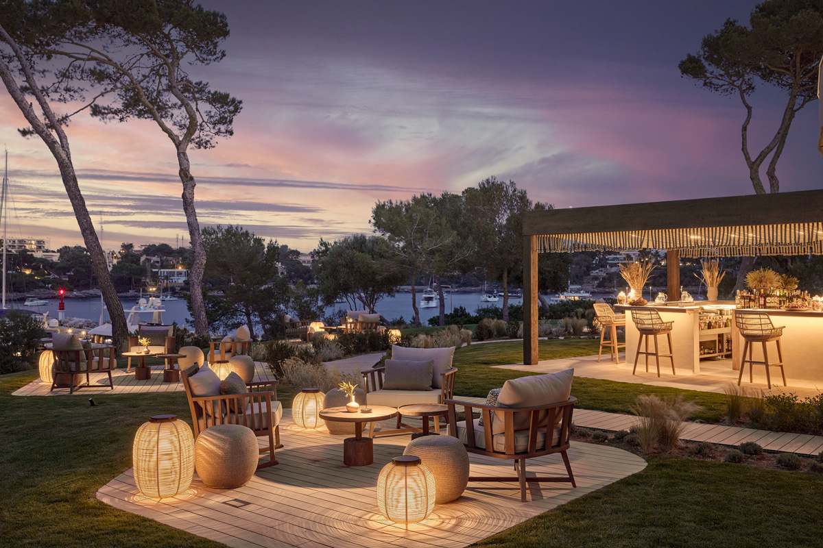 Ikos Porto Petro, Olivia Bar, night