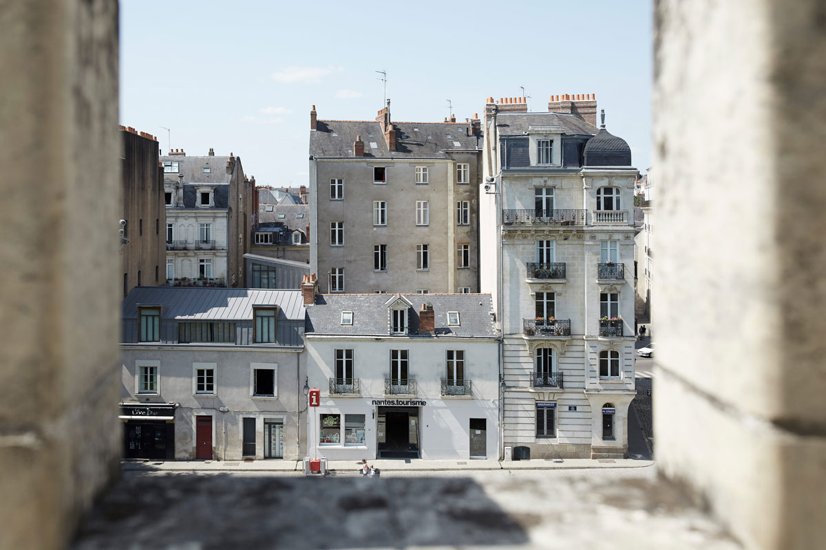 look through walls at old town of Nantes
