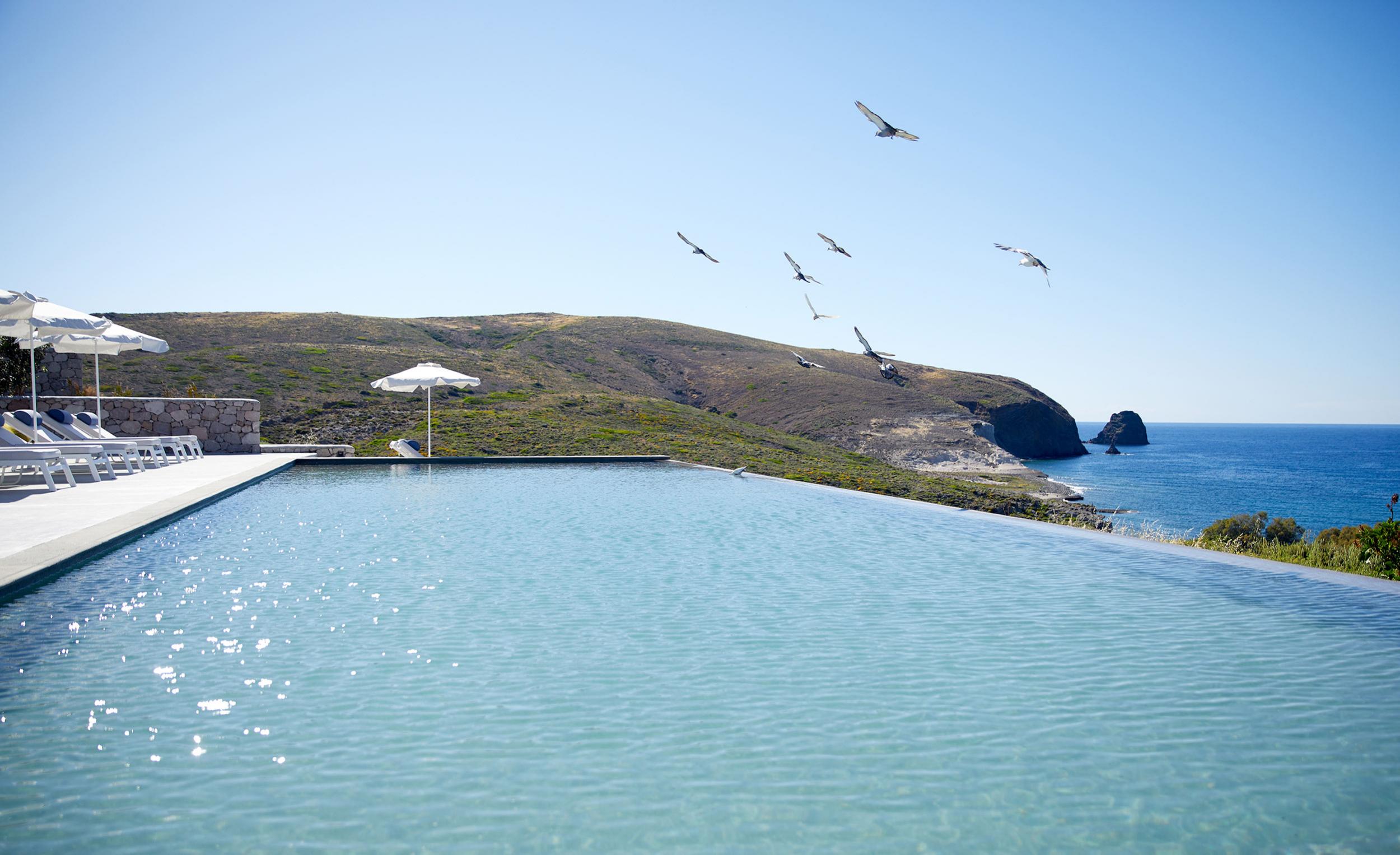 Milos Breeze, pool, birds