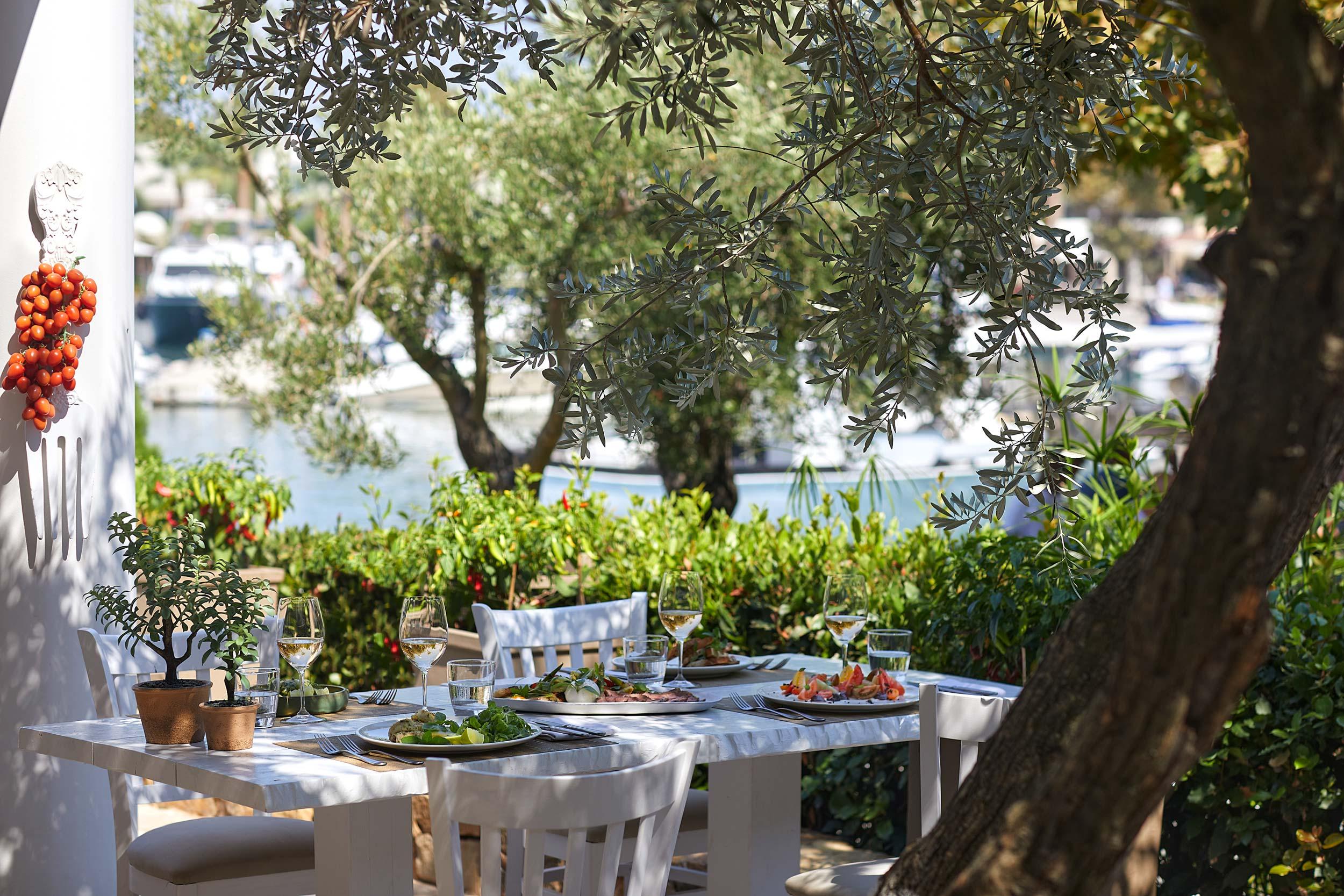 Sani Marina Tomata restaurant 