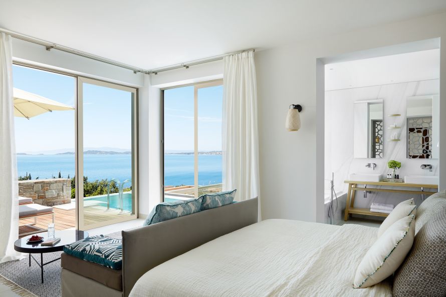 Eagles Villas junior suite with bathroom and sea view 
