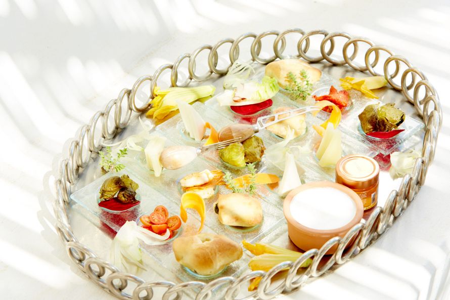 Grecotel disc with finder food