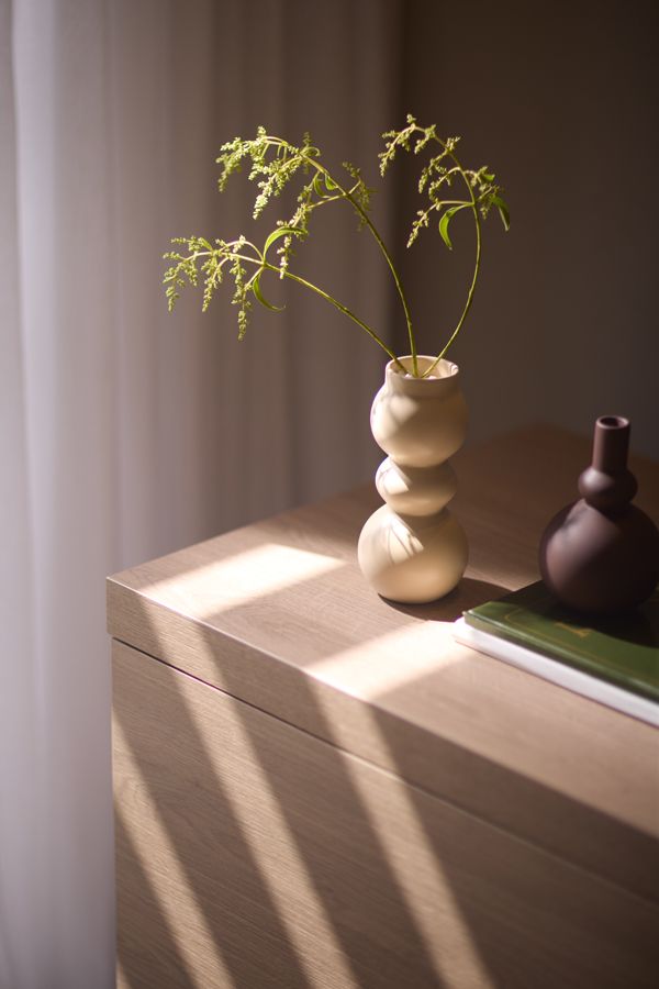 Elissa Rhodes, room, detail vase