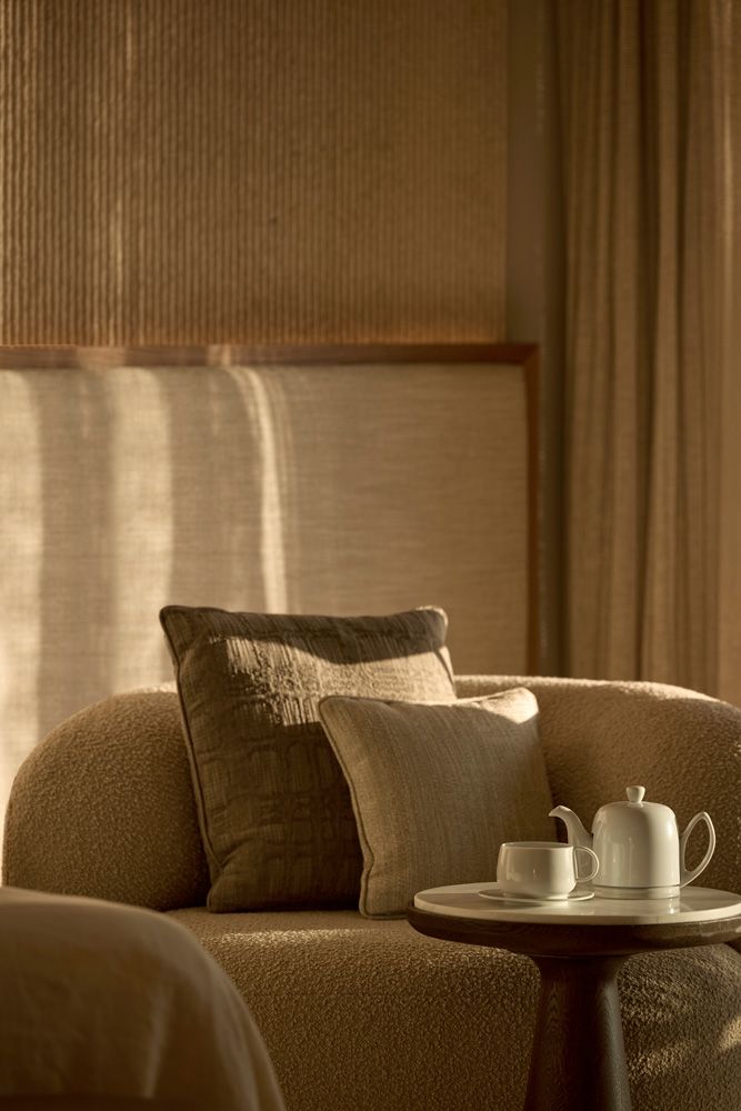 Sani Asterias suite, detail