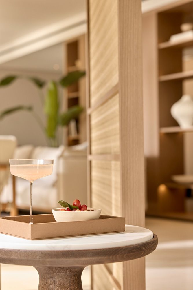Sani Asterias suite, detail